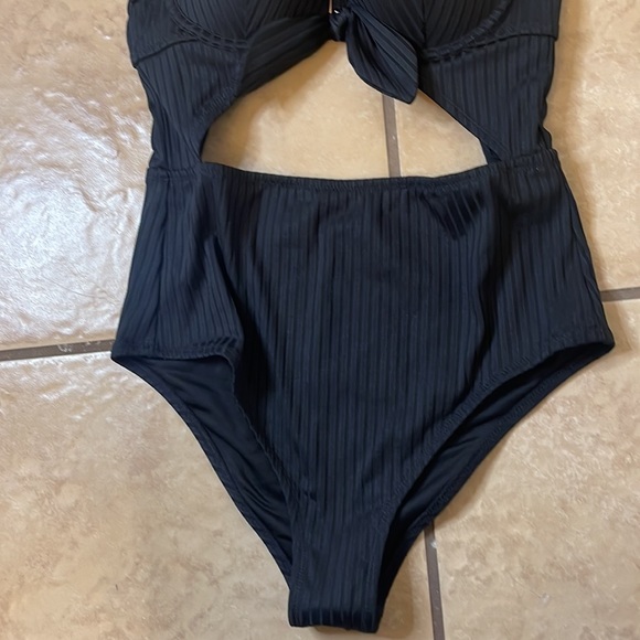 Shade & Shore Black One Piece Swimsuit - Picture 3 of 5